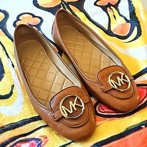 MICHAEL KORSMETAL LOGO LILLIE LEATHER BALLET FLATS